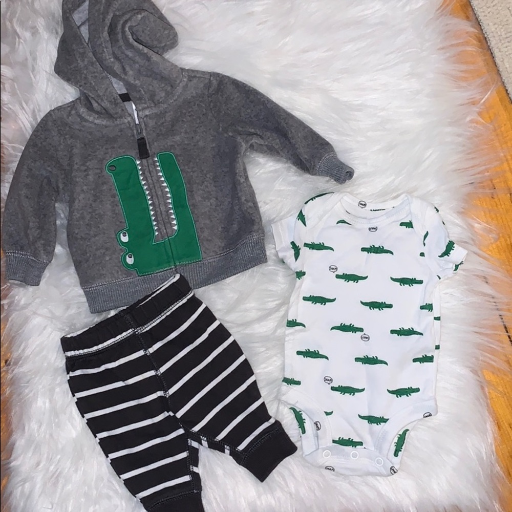 Alligator 3 Piece Carter’s Set! Newborn!